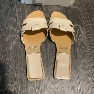 Size 38 Zara leather cream colored flat sandals